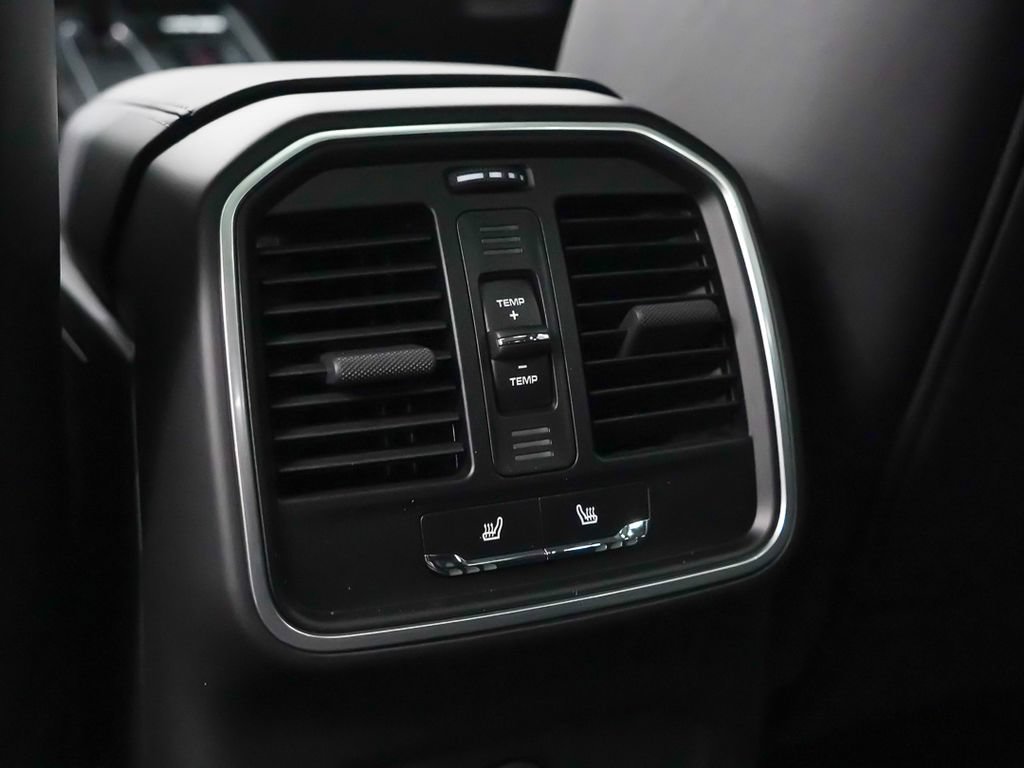 Certified 2026 Porsche Macan Turbo AWD/4WD image 19