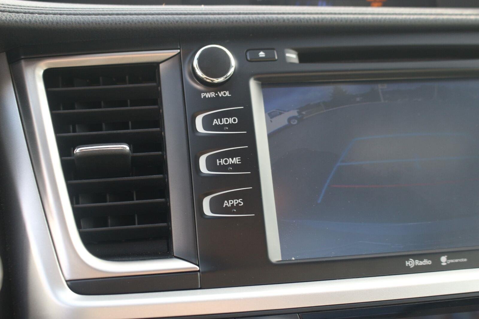 Used 2015 Toyota Highlander XLE FWD image 24