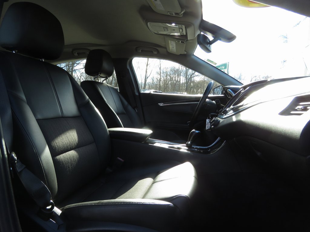 Used 2016 Chevrolet Impala LT w/ Convenience Package image 14