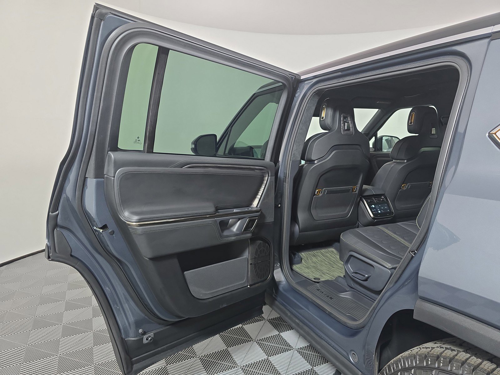 Used 2022 Rivian R1S Launch Edition AWD/4WD image 17