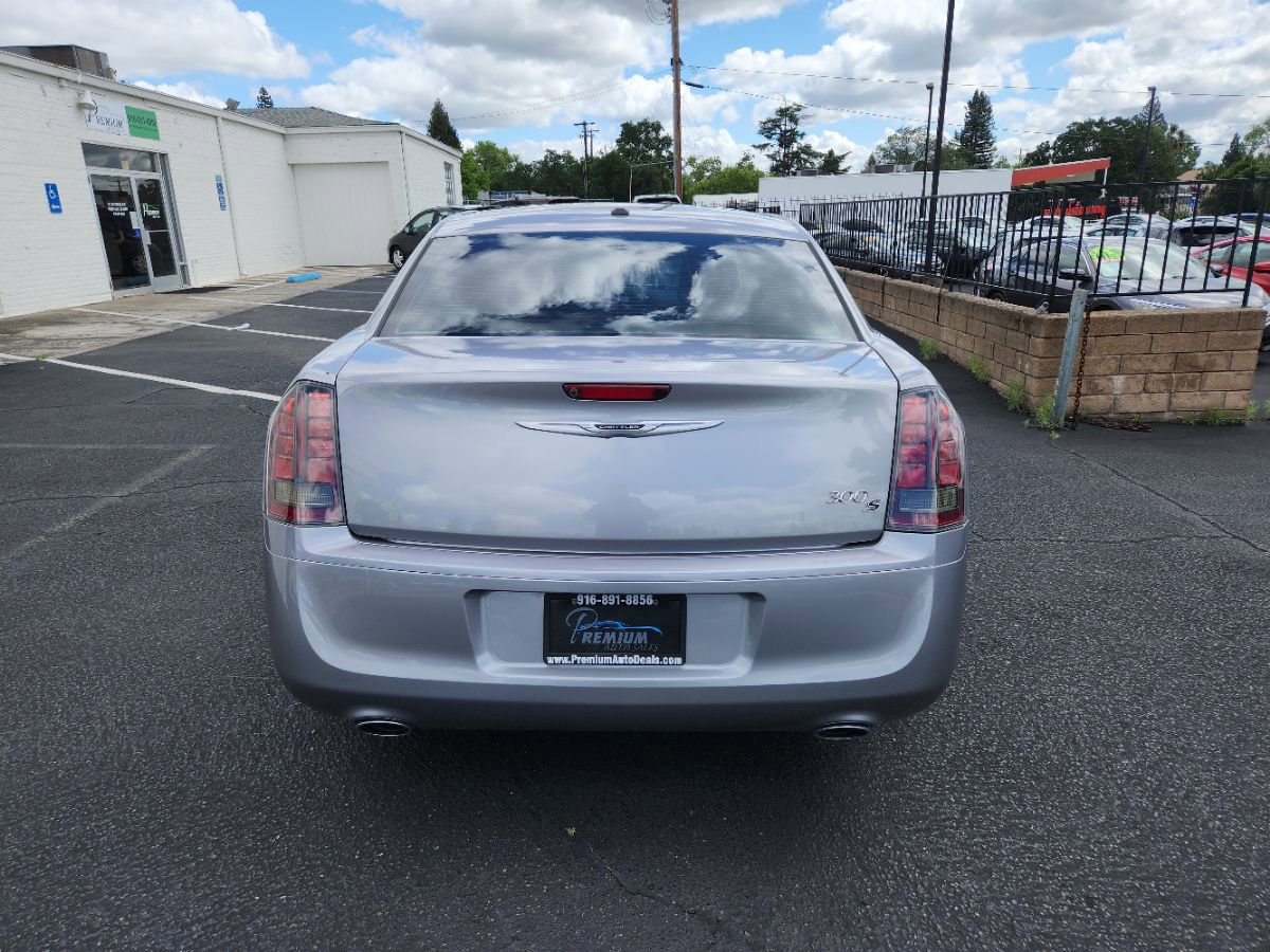 Used 2014 Chrysler 300 S w/ Luxury Group RWD image 4