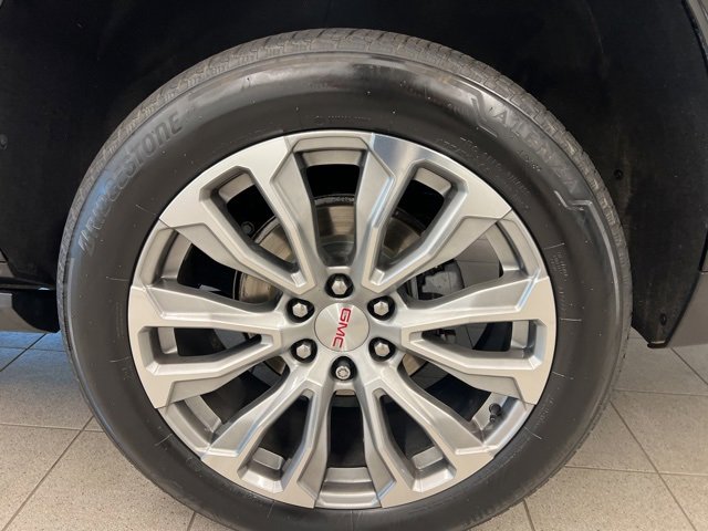 Used 2021 GMC Yukon XL Denali w/ Denali Premium Package image 11