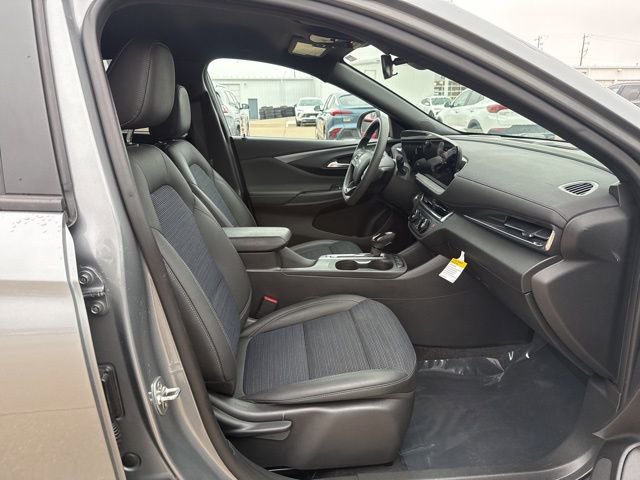 Used 2025 Buick Envista Preferred image 46