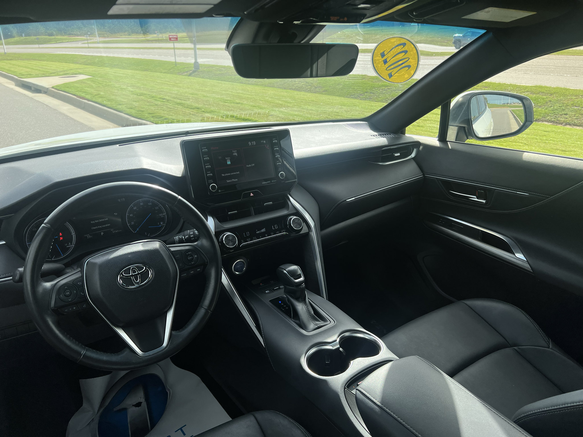 Used 2022 Toyota Venza XLE AWD/4WD image 16