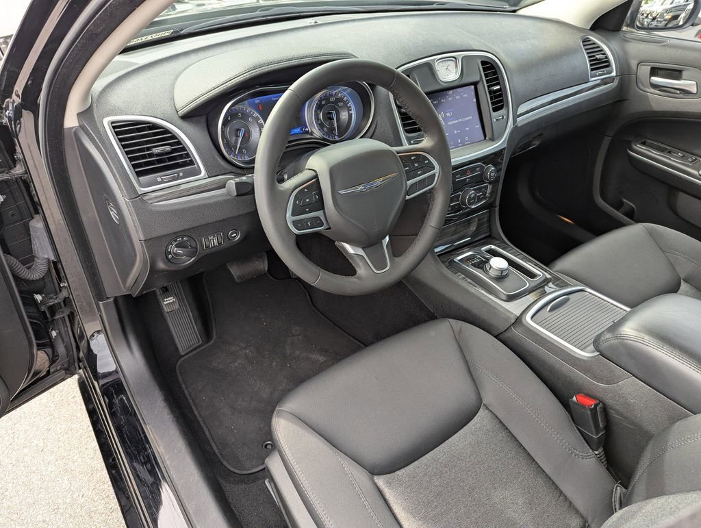 Used 2022 Chrysler 300 Touring image 11