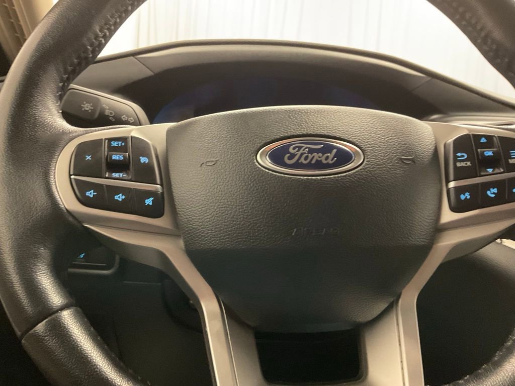 Used 2023 Ford Explorer XLT AWD/4WD image 16