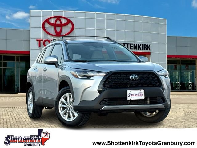 Used 2024 Toyota Corolla Cross LE FWD image 1