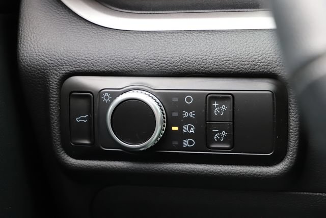 Used 2023 Ford Explorer XLT AWD/4WD image 38