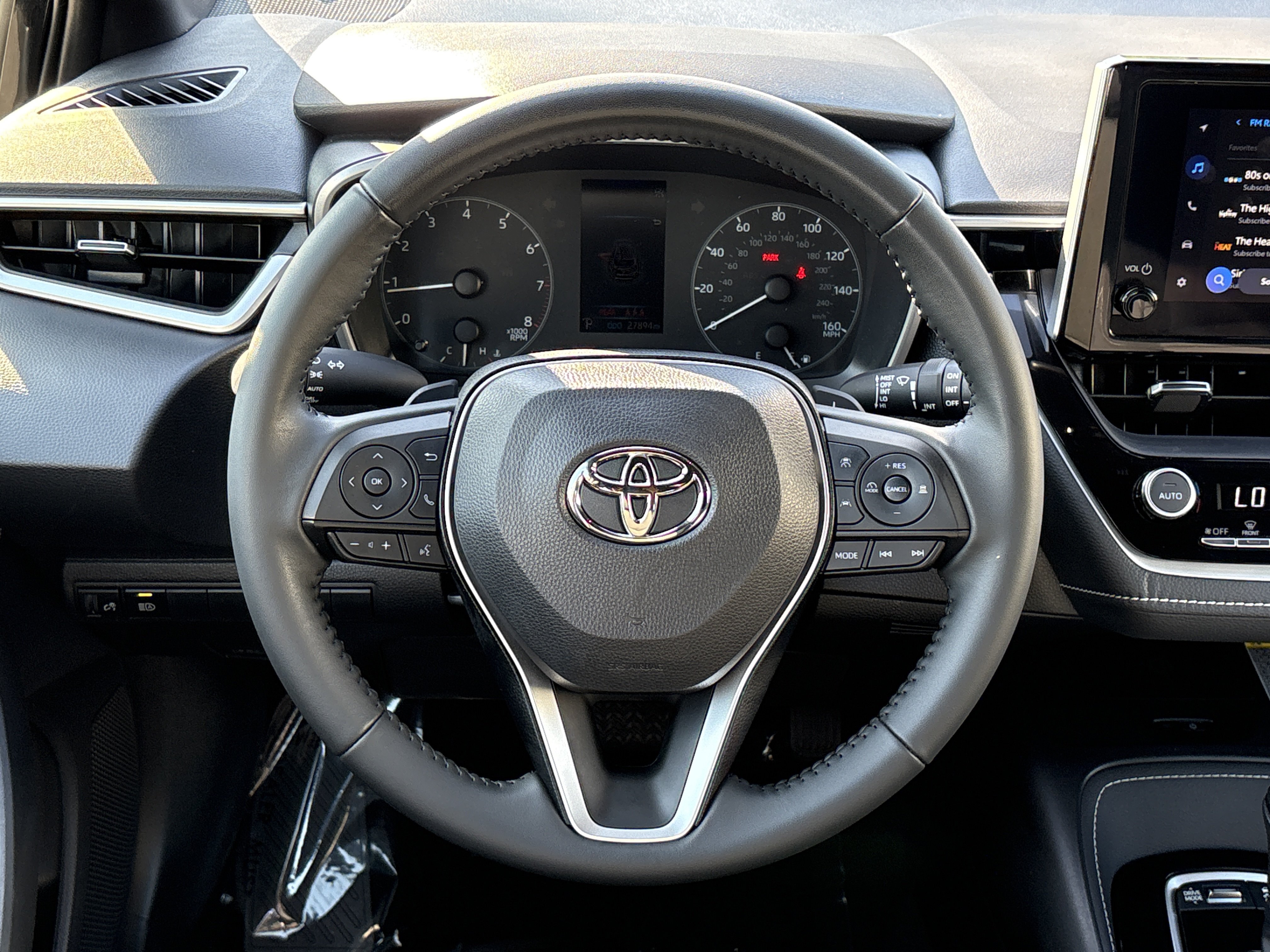Used 2025 Toyota Corolla Hatchback w/ SE Package FWD image 23