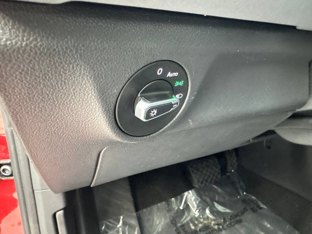 Used 2025 Volkswagen Jetta SE FWD image 54