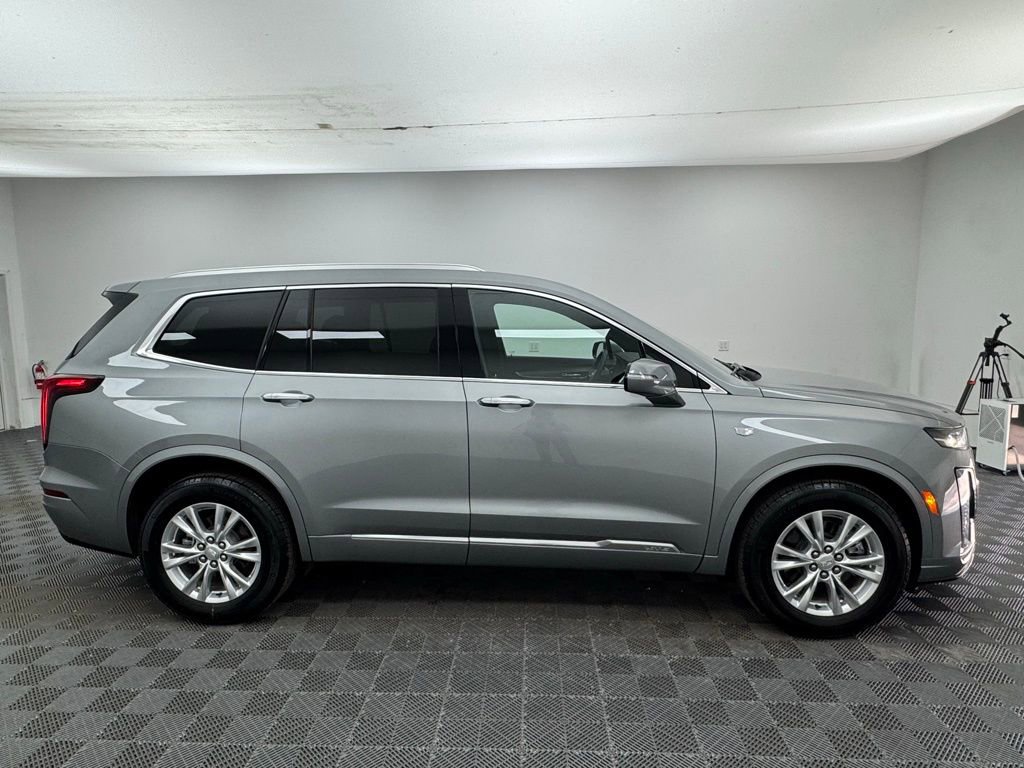 Used 2025 Cadillac XT6 Luxury w/ LPO, Floor Liner Package image 8