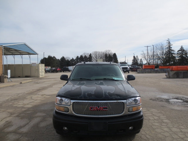 Used 2004 GMC Yukon Denali image 3