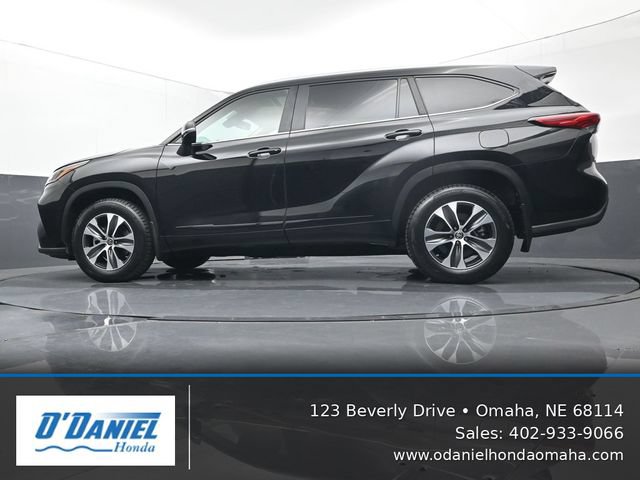 Used 2023 Toyota Highlander XLE AWD/4WD image 10