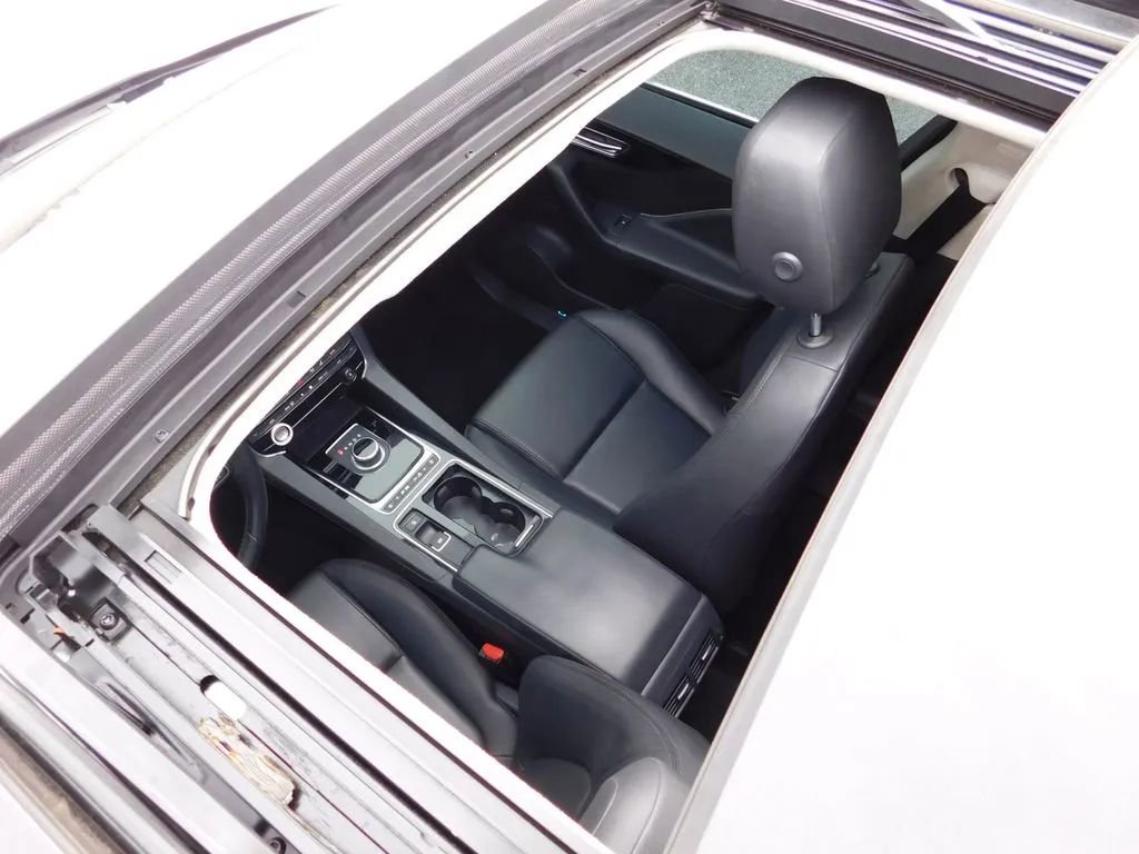 Used 2019 Jaguar F-PACE Premium image 10