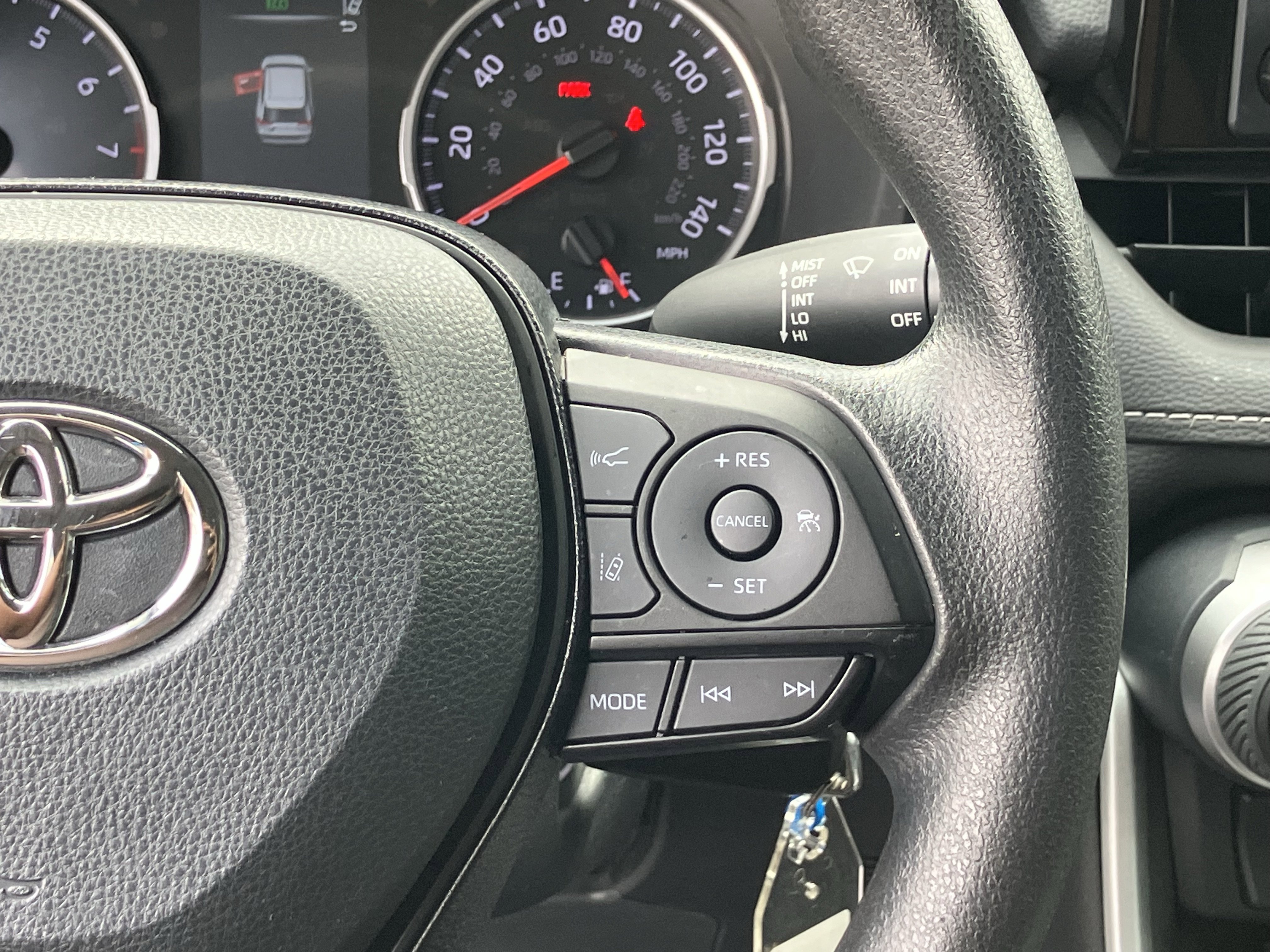 Used 2021 Toyota RAV4 LE image 22