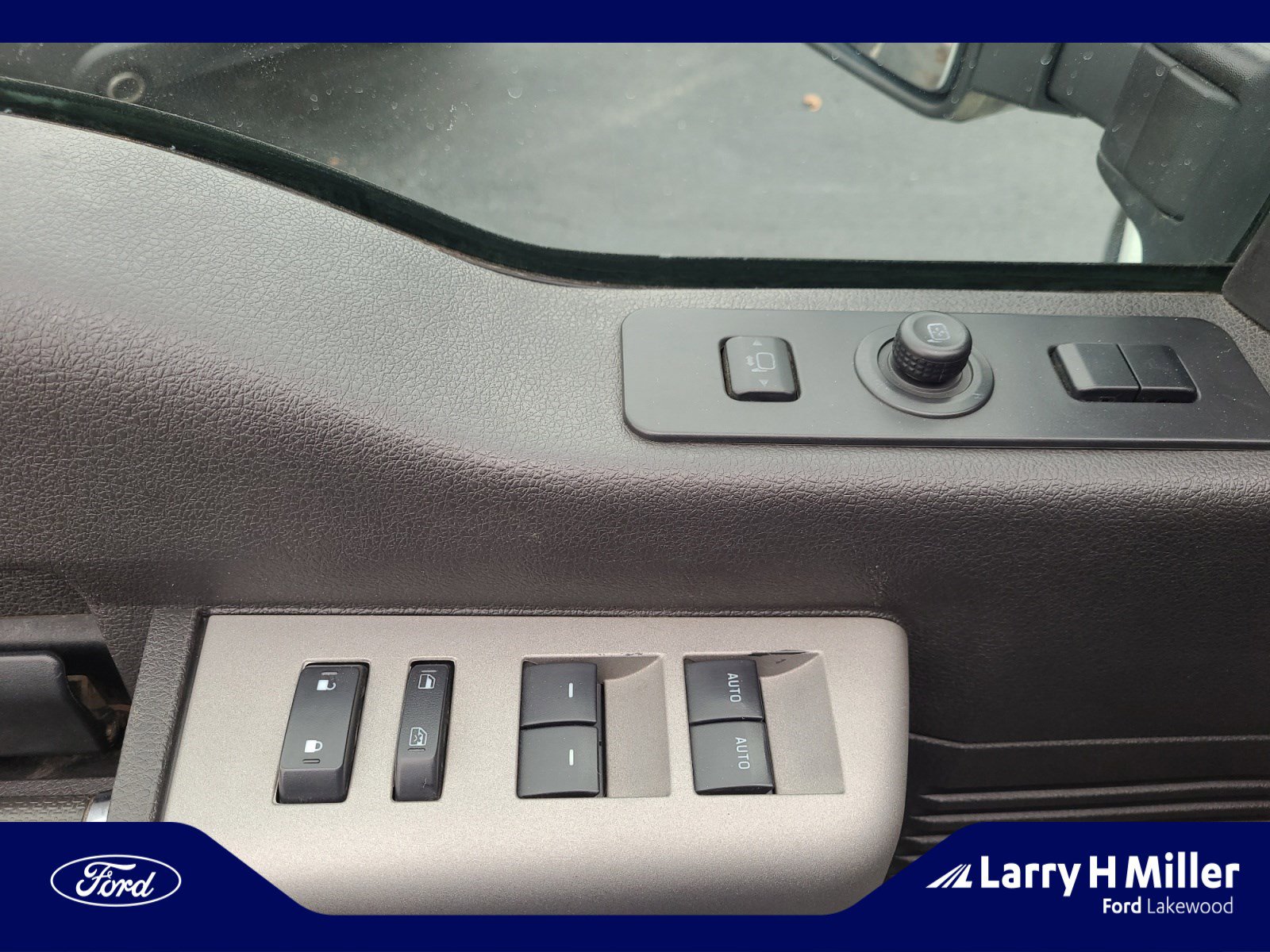 Used 2015 Ford F350 Lariat w/ Lariat Ultimate Package image 14