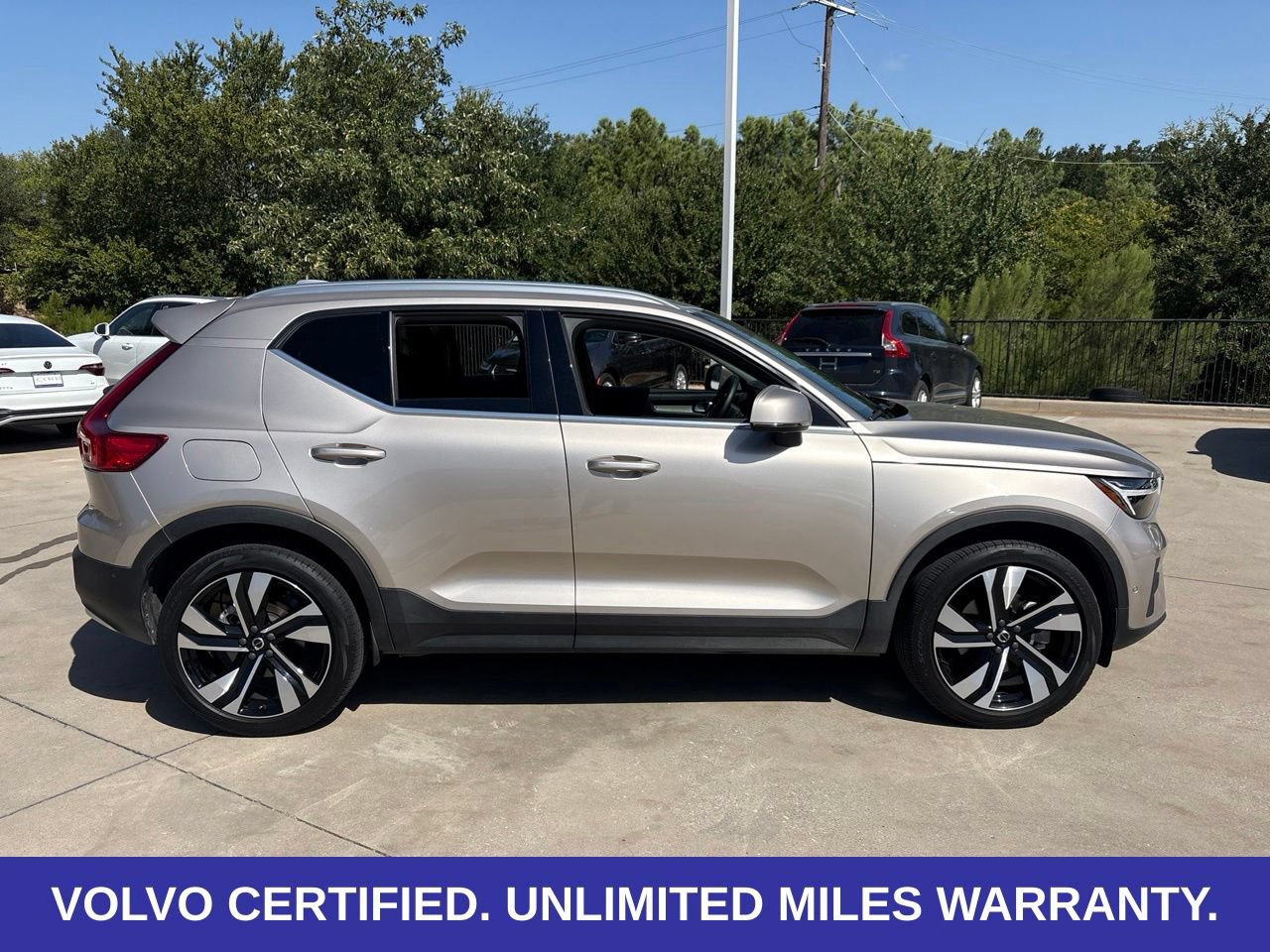 Certified 2024 Volvo XC40 B5 Plus w/ Protection Package Premier AWD/4WD image 4
