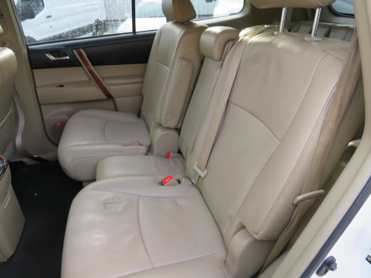 Used 2012 Toyota Highlander Limited w/ Tow Pkg FWD image 23