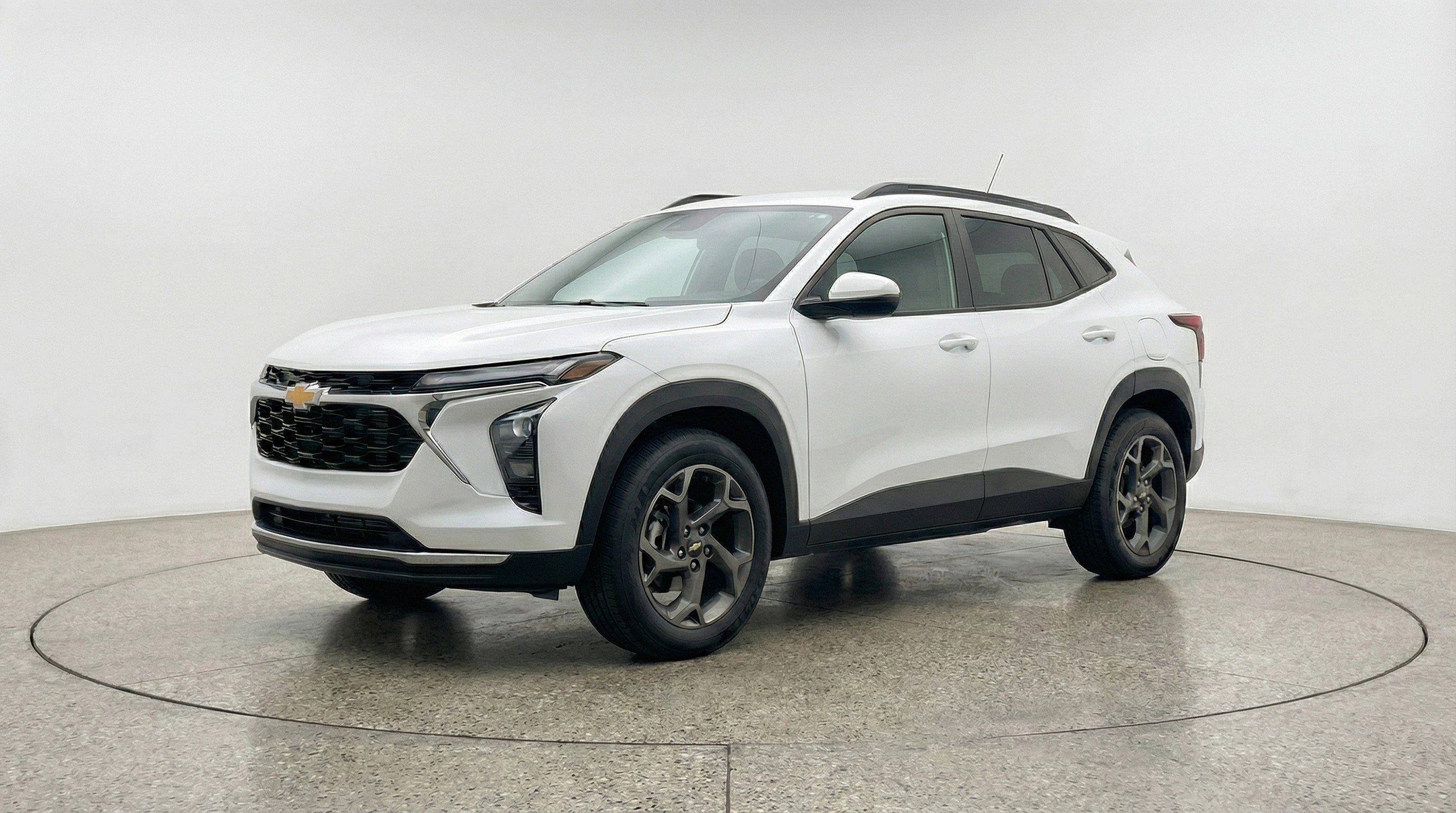 Used 2025 Chevrolet Trax LT FWD image 3