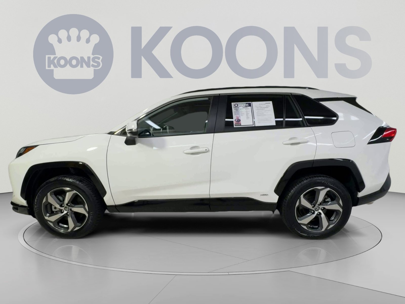 Used 2025 Toyota RAV4 SE w/ Weather & Moonroof Package AWD/4WD image 7