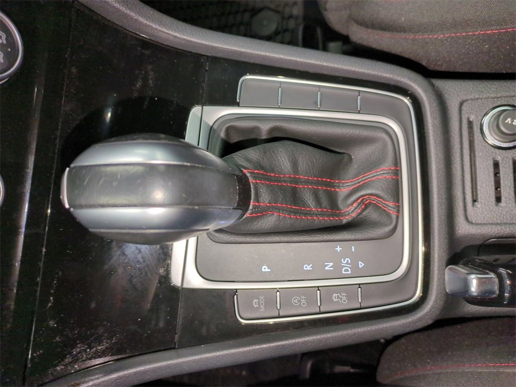 Used 2021 Volkswagen GTI SE image 27