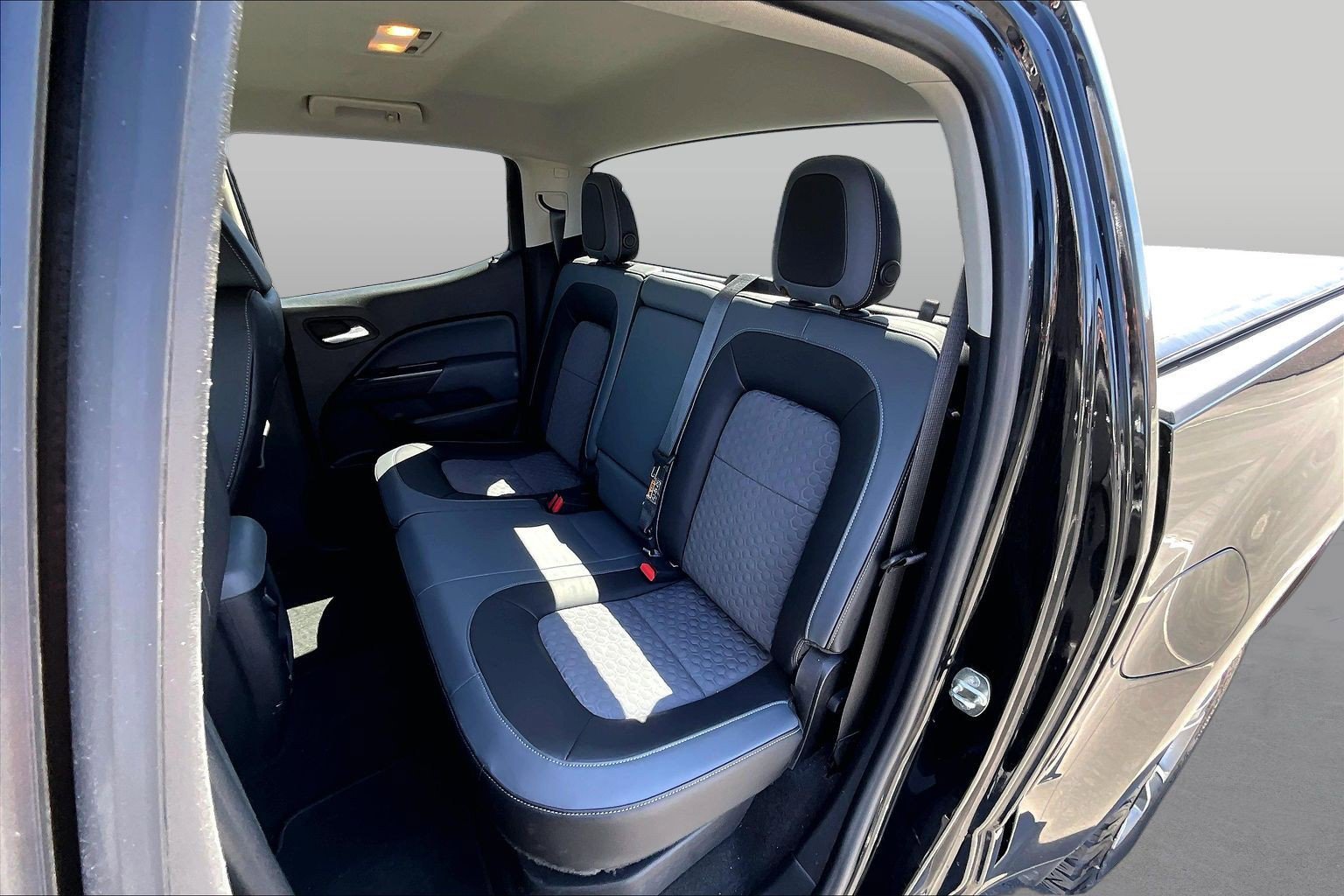 Used 2015 Chevrolet Colorado Z71 AWD/4WD image 24