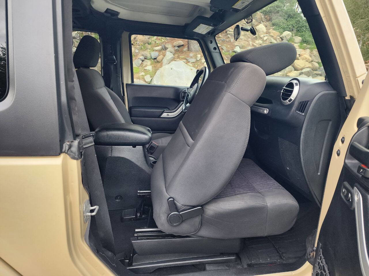 Used 2011 Jeep Wrangler Sahara w/ Dual Top Group image 9