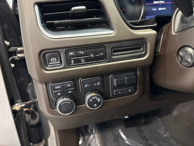 Used 2021 Chevrolet Suburban Z71 w/ Z71 Signature Package AWD/4WD image 12