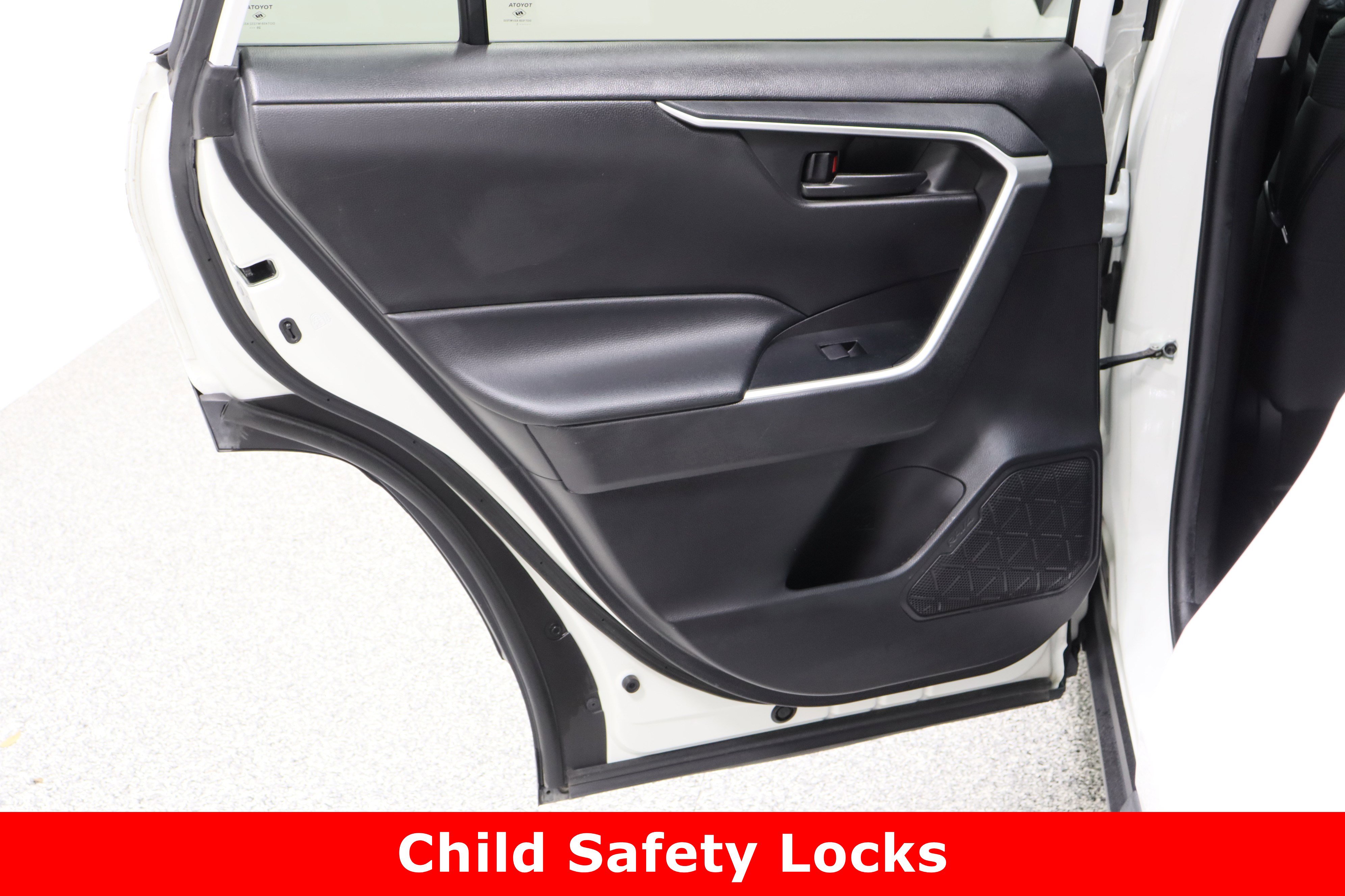 Used 2021 Toyota RAV4 LE w/ Carpet Mat Package (TMS) image 22