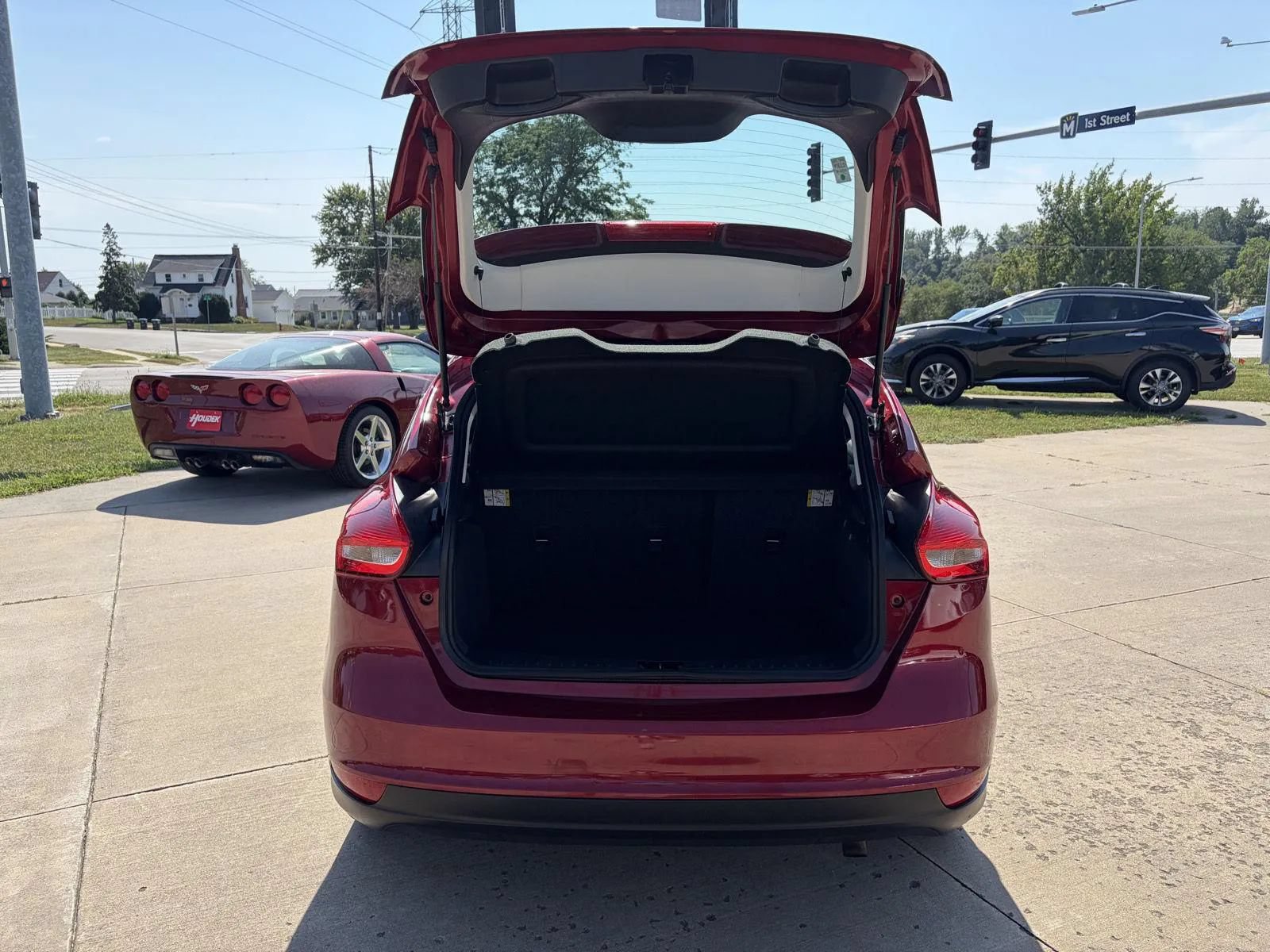 Used 2015 Ford Focus SE w/ SE Cold Weather Package FWD image 21