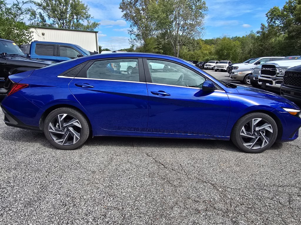 Used 2025 Hyundai Elantra SEL FWD image 9