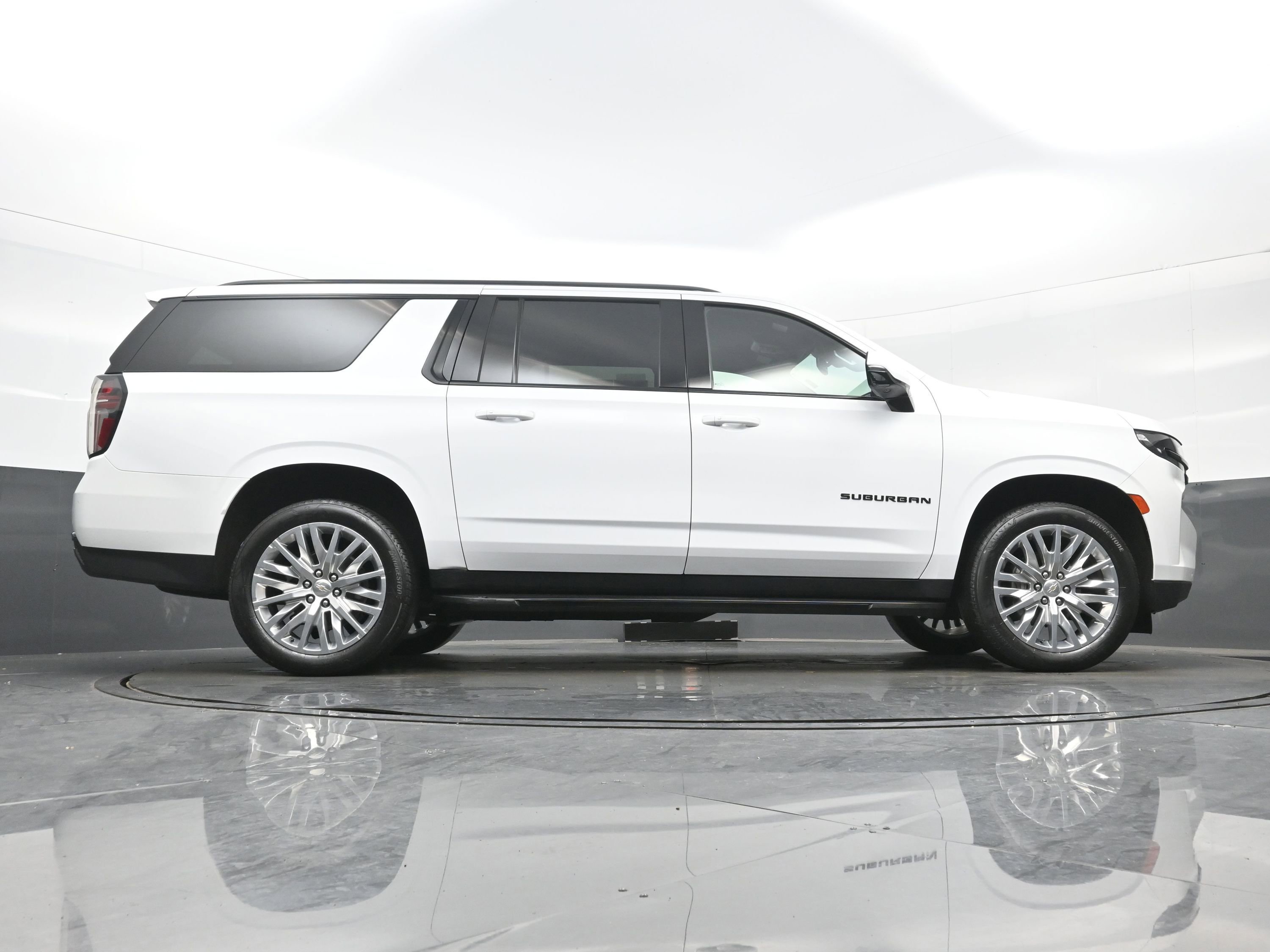 Used 2023 Chevrolet Suburban RST w/ Luxury Package image 35