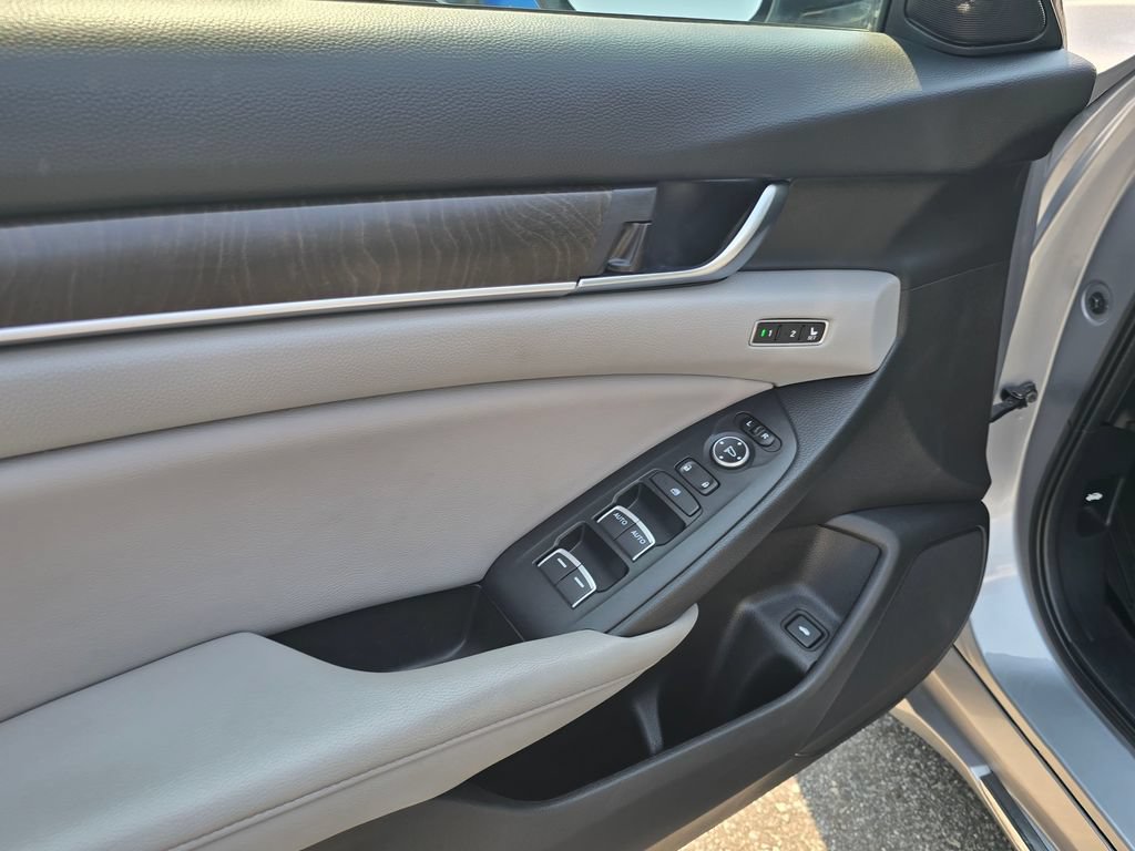 Used 2018 Honda Accord EX-L image 10