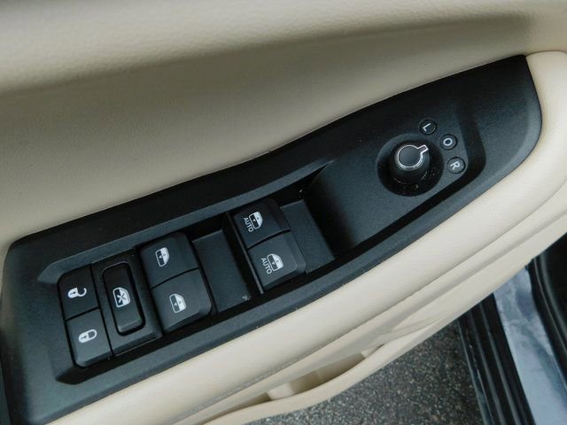 Used 2024 Jeep Grand Cherokee L Limited w/ Luxury Tech Group II image 32