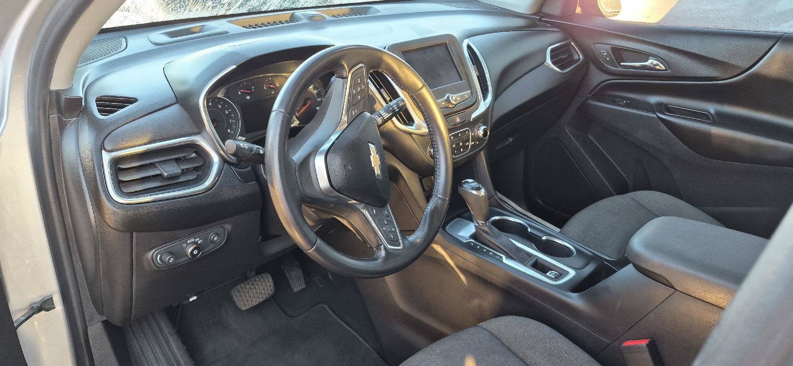 Used 2020 Chevrolet Equinox LT w/ Driver Convenience Package FWD image 8