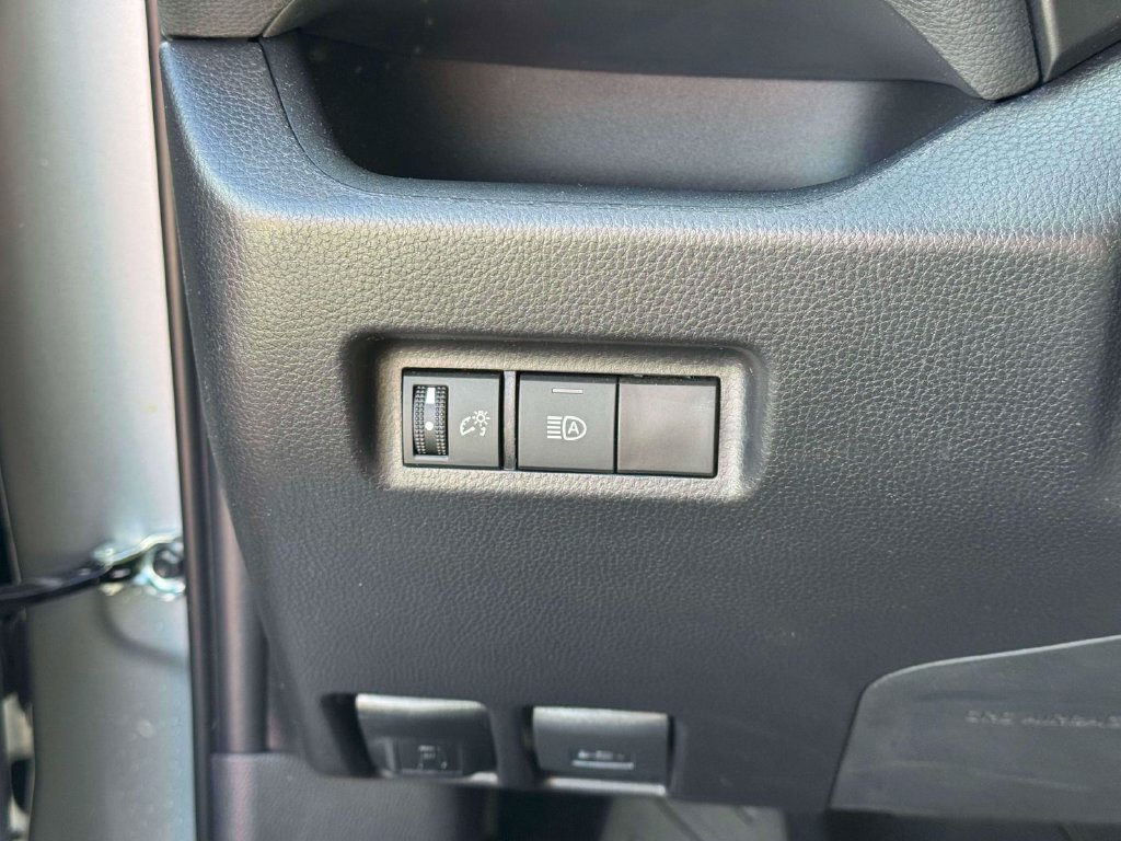 Used 2025 Toyota RAV4 XLE AWD/4WD image 20