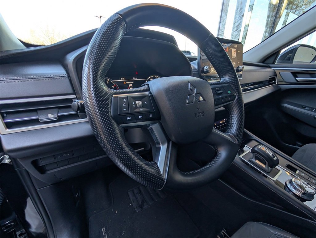 Used 2024 Mitsubishi Outlander SE Black Edition image 11