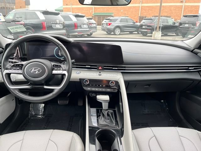 Certified 2022 Hyundai Elantra Limited image 13
