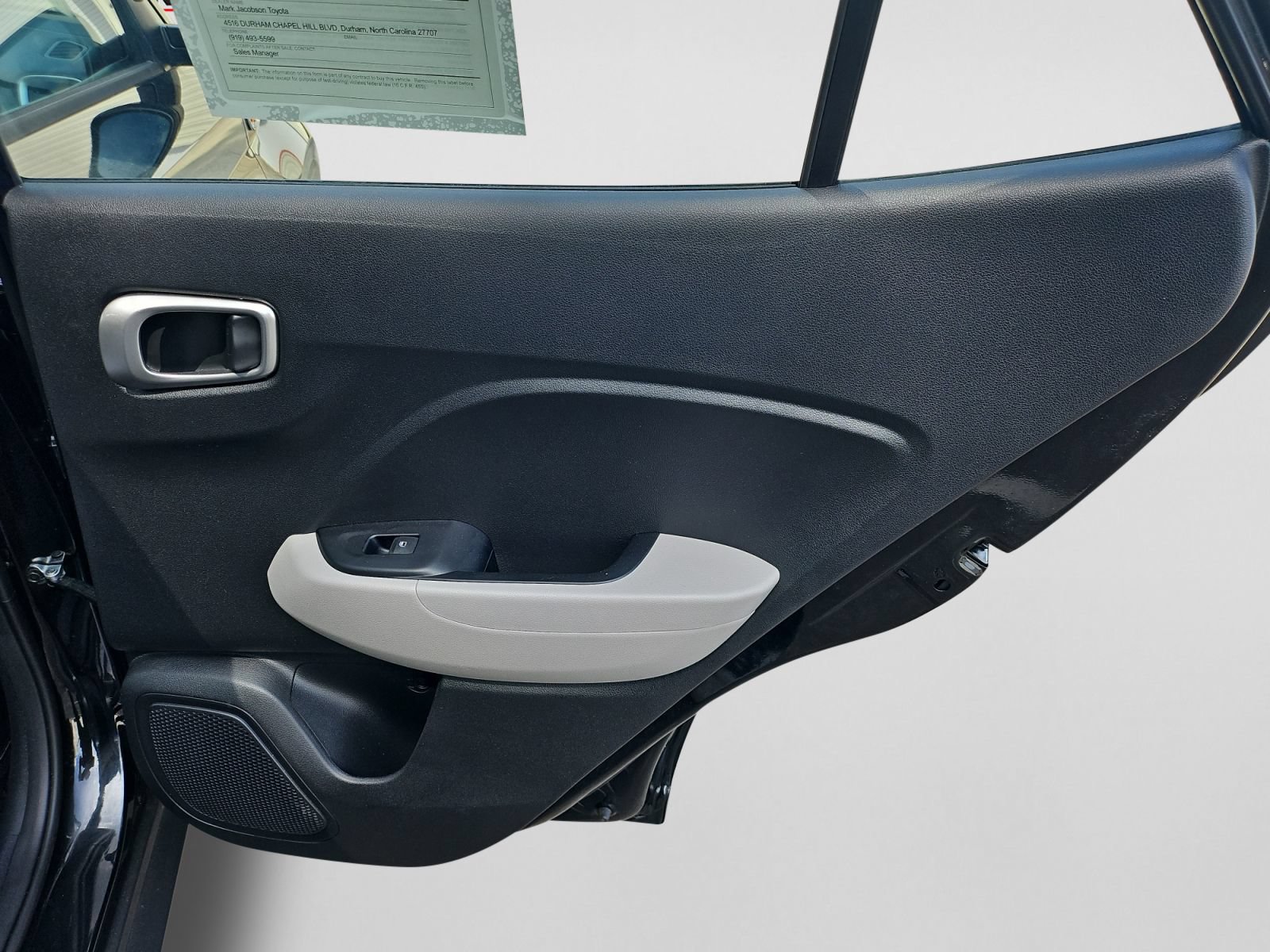 Used 2022 Hyundai Venue SEL FWD image 31