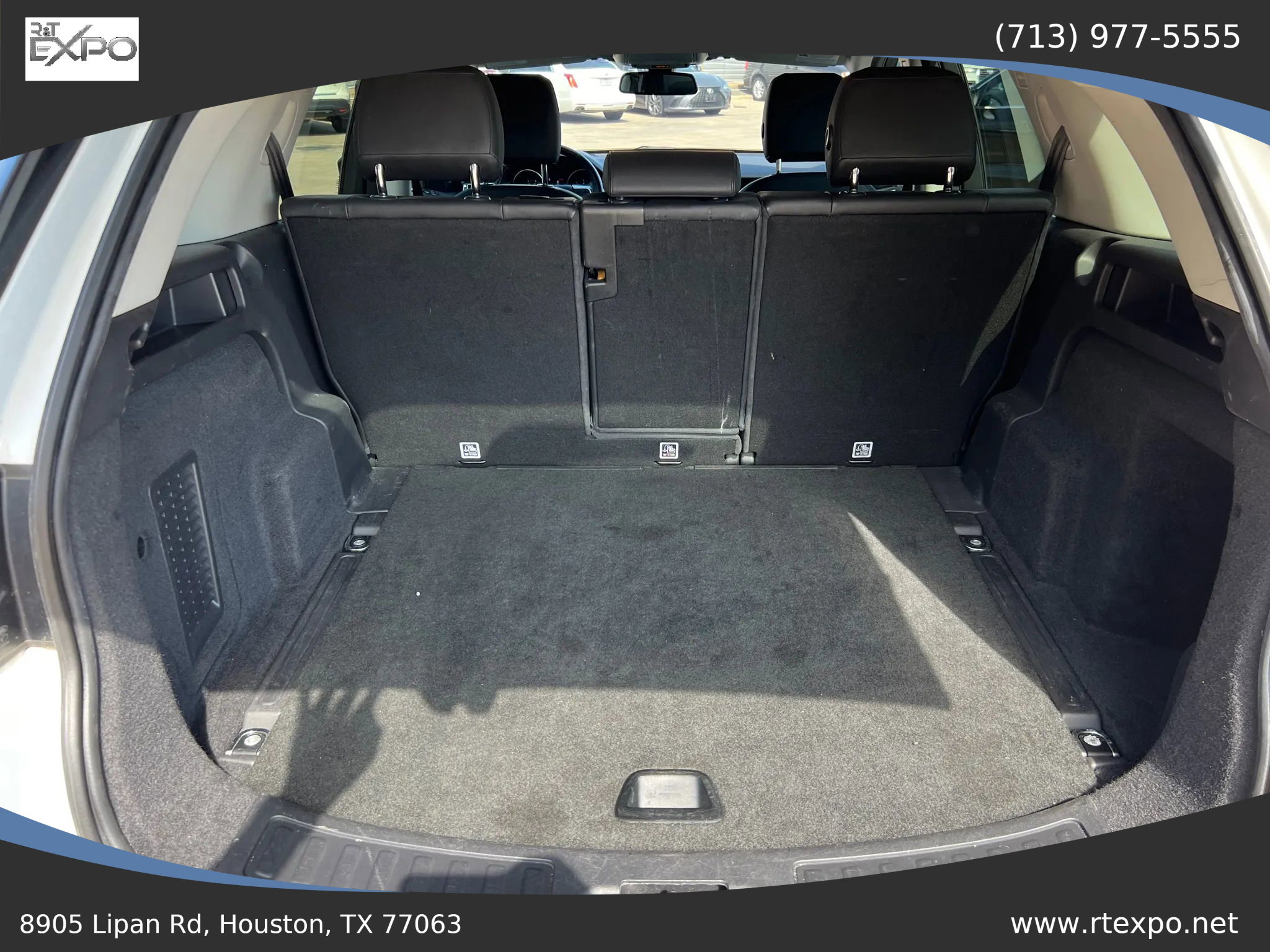 Used 2018 Land Rover Discovery Sport SE image 25