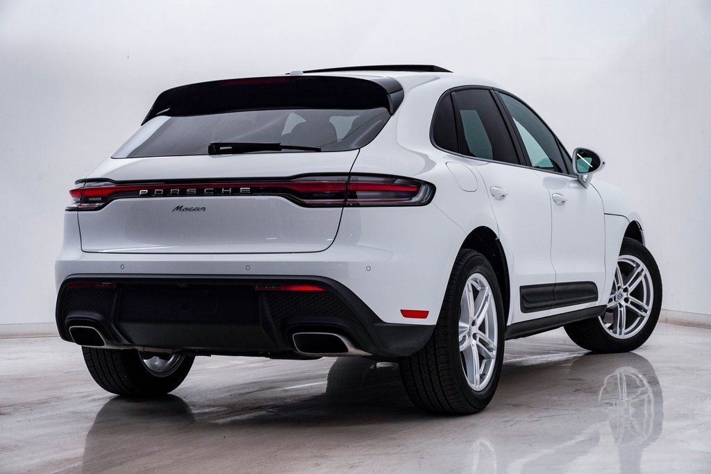 Certified 2025 Porsche Macan AWD/4WD image 10