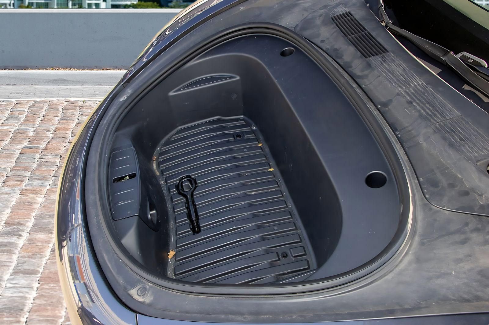 Used 2023 Tesla Model 3 Standard Range image 8