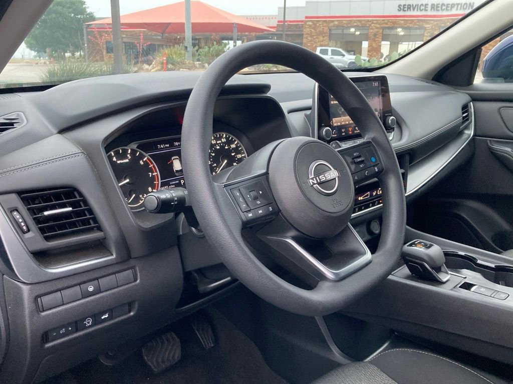 Used 2025 Nissan Rogue SV FWD image 7
