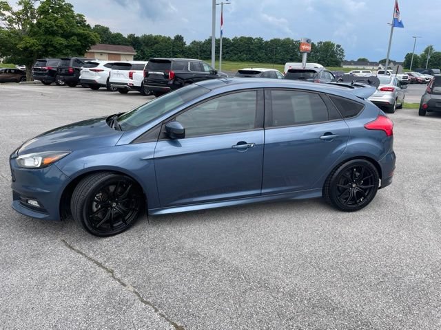 Used 2018 Ford Focus ST FWD image 4
