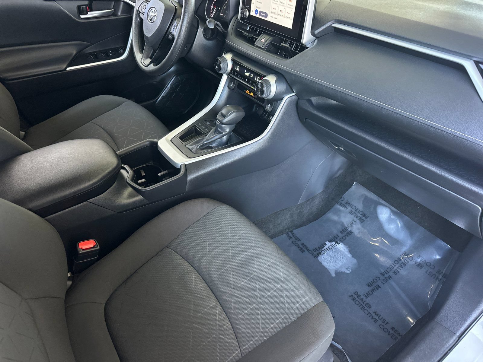 Used 2025 Toyota RAV4 XLE FWD image 15