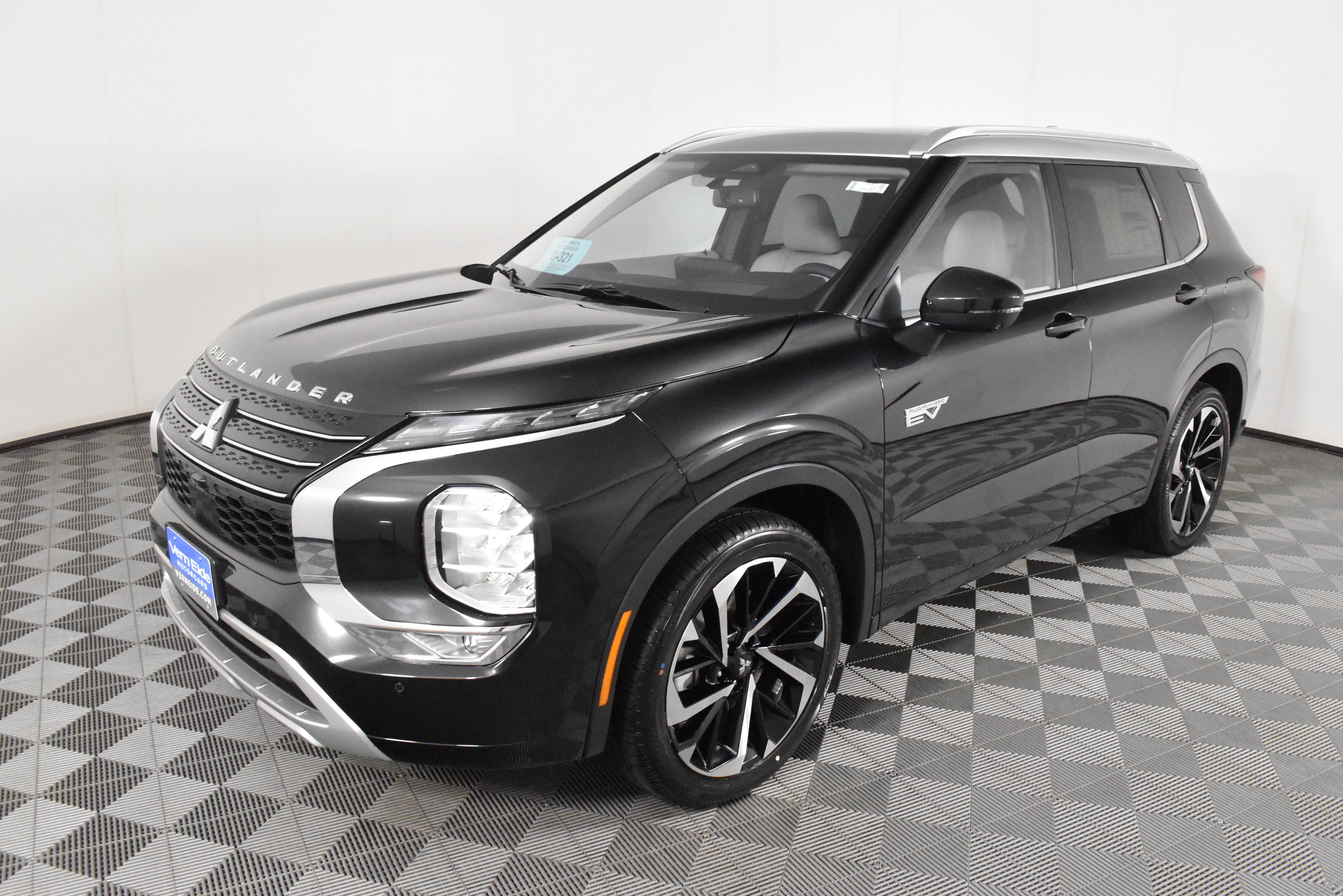 Used 2025 Mitsubishi Outlander SEL image 10