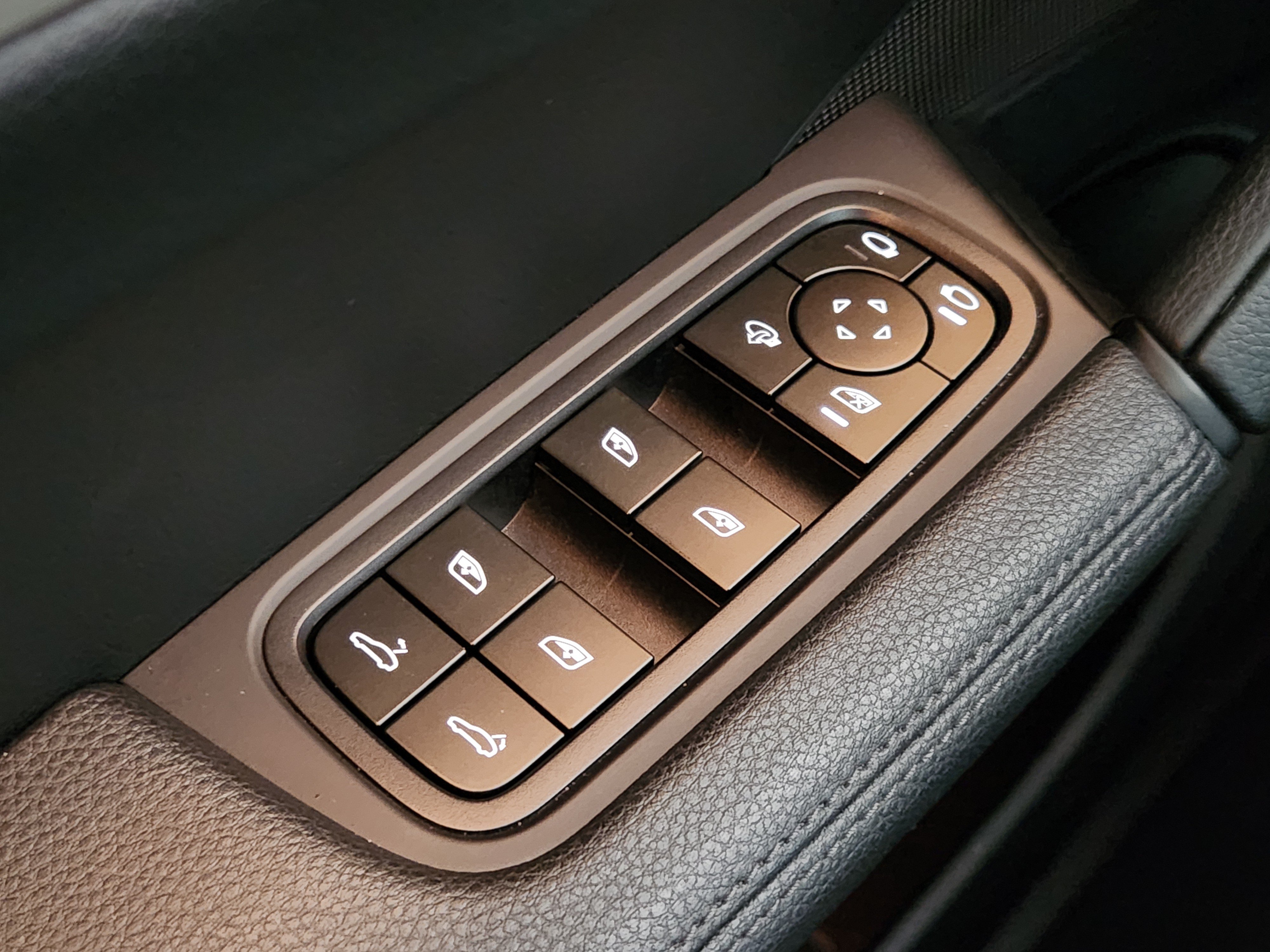 Certified 2025 Porsche Cayenne S AWD/4WD image 24