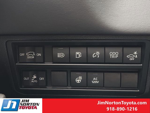 Used 2024 Toyota Sequoia Platinum image 23