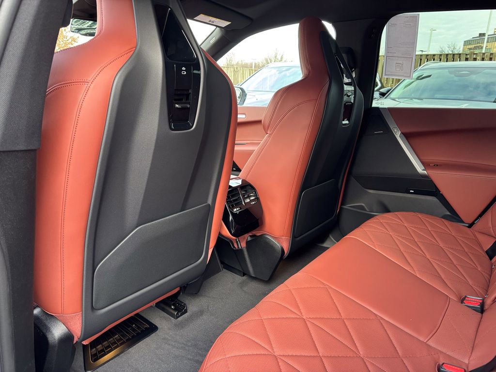 Used 2026 BMW iX xDrive45 image 31