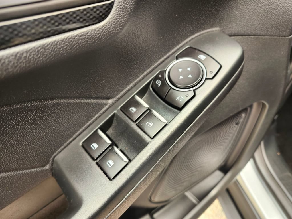 Used 2023 Ford Escape ST-Line Select AWD/4WD image 17